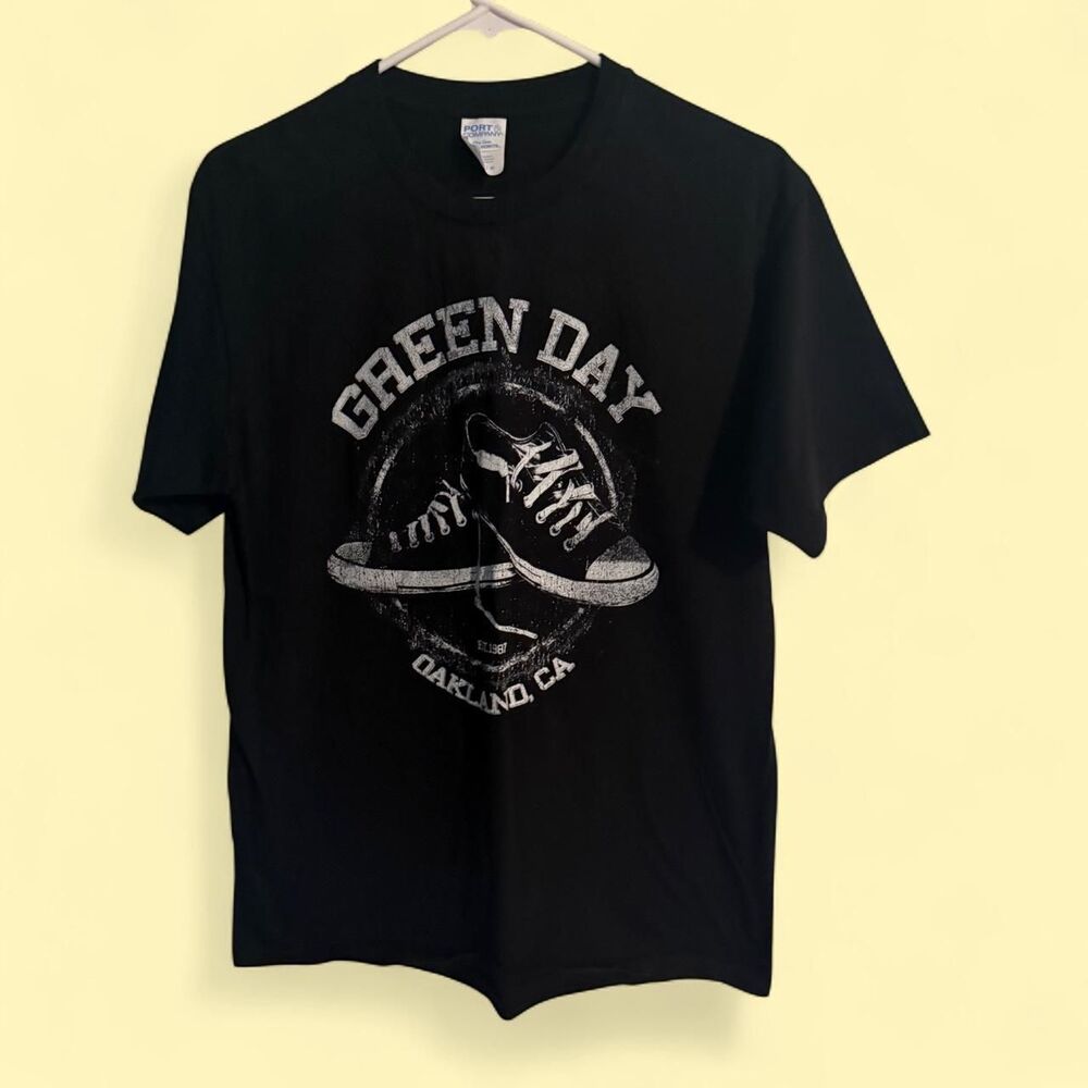Green Day Shirt Men Size M Black Graphic Tee Band Merch Oakland Chucks